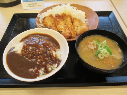 しょうが焼き定食にちょいかけカレー.jpg